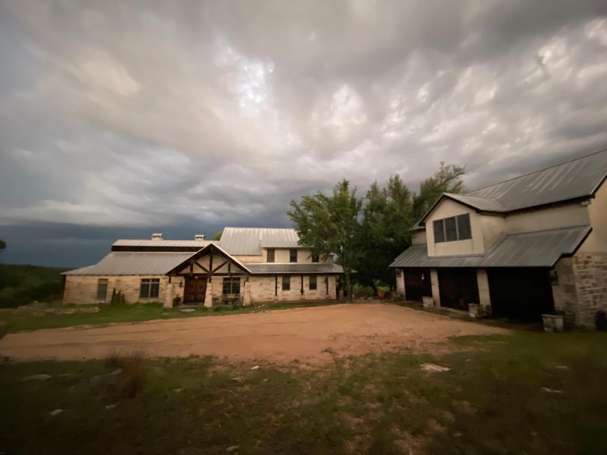 V700 Ranch Stays Марбл-Фолс Экстерьер фото